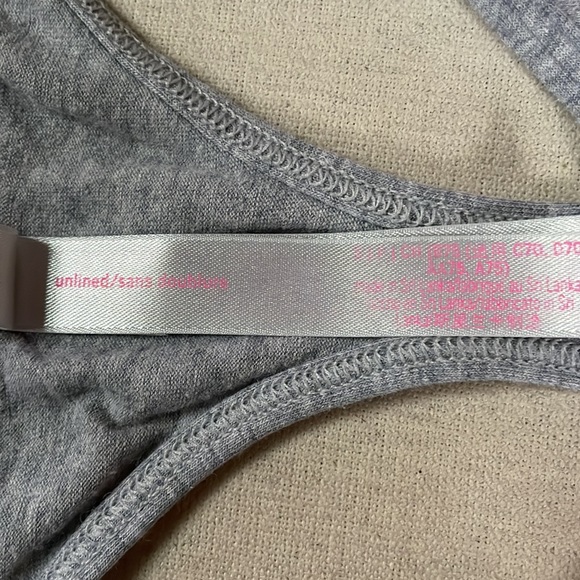 âď¸2 Victoriaâs Secret Racerback Sports Bras, Size Small - Picture 9 of 10